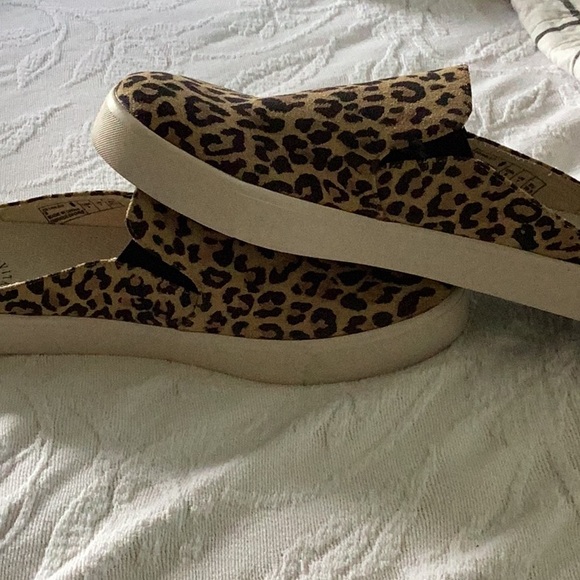 Revitalign  esplanade leopard slides size 9 - Picture 4 of 6